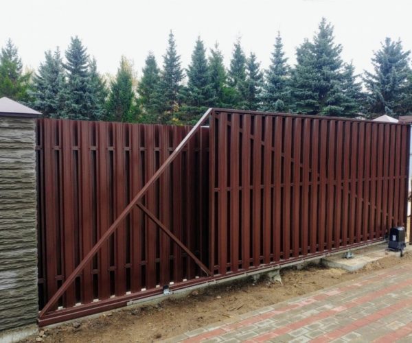 Откатные ворота из евроштакетника
